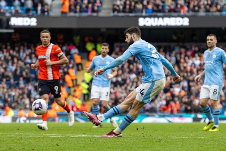 Il giovane difensore del Manchester City Joško Gvardiol segna gol consecutivi